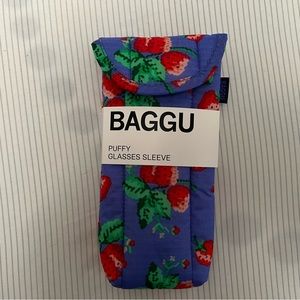 NWT BAGGU Puffy Glasses Sleeve, Wild Strawberries